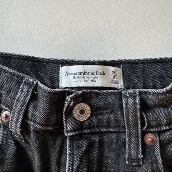 Abercrombie & Fitch Ankle Straight Ultra High Rise Black Jeans Size 26 Short - Picture 3 of 5